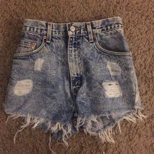 Levi’s distresses high waisted shorts